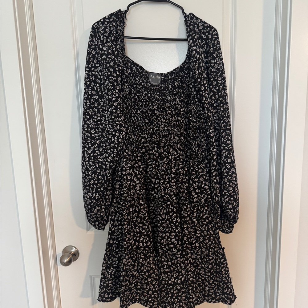ARULA Black and White Floral Long Sleeve Dress
